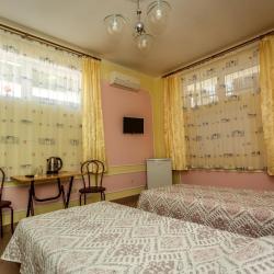 Номер стандарт с 1 двуспальной кроватью (цокольный этаж)