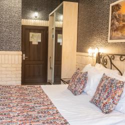 Номер стандарт улучшенный с 1 двуспальной кроватью (мансарда)