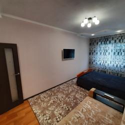 Фото Апартаменты на улице Нововартовская 4