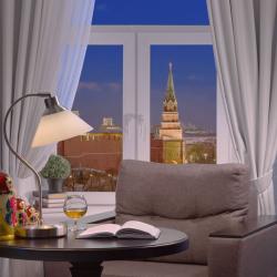 Cупериор с видом на Кремль