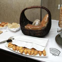 Фото Отель Ramada by Wyndham Bishkek Centre (Рамада Виндхэм )