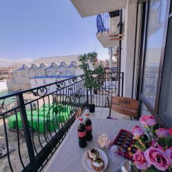 Номер полулюкс с 2 односпальными и 1 двуспальной кроватью