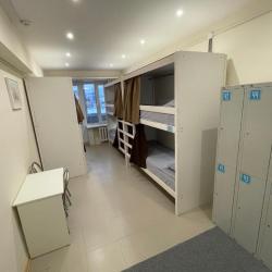 Кровать в 6-местном общем номере