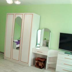 Номер стандарт с 2 односпальными и 1 двуспальной кроватью с балконом