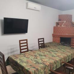 Апартаменты с 1 двуспальной кроватью и камином (с завтраком)