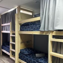 Кровать в 6-местном общем мужском номере