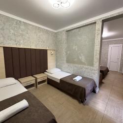 2-комнатный номер комфорт с 3 односпальными и 1 двуспальной кроватью