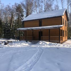 Большой дом с верандой