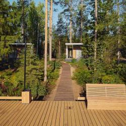 Коттедж улучшенный с общей террасой и видом на озеро