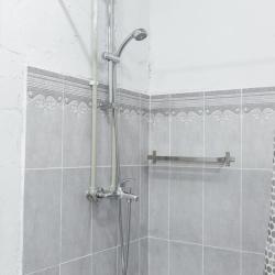 Верхняя капсула в общем мужском номере