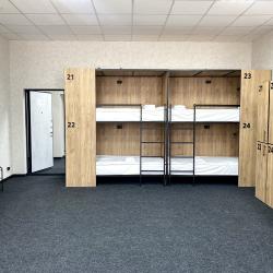 Кровать в 12-местном общем номере