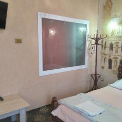 Номер стандарт эконом с 1 двуспальной кроватью (Блочный номер)