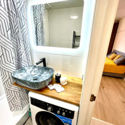 Фото Отель Moscow Apartment на улице Лётчика Ларюшина 10 корпус 1