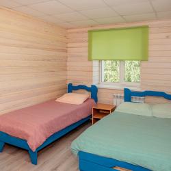 Номер стандарт с 1 односпальной и 1 двуспальной кроватью