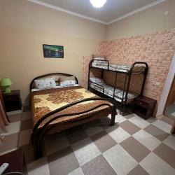 Комната стандарт с 1 двуспальной и 1 двухъярусной кроватью