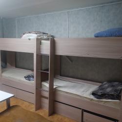 Кровать в 8-местном мужском номере