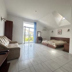 4-местный 1-комнатный номер комфорт улучшенный с 2 односпальными кроватями