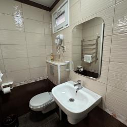 2-комнатный номер комфорт с 3 односпальными и 1 двуспальной кроватью