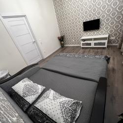 Фото Отель AlexHome (АлексХоум) на улице Алексея Короткова 1