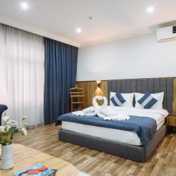 Номер люкс с двуспальной кроватью