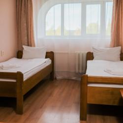 Номер стандарт с 2 односпальными кроватями (без балкона)