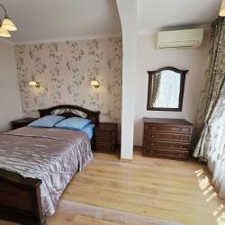 Фото Отель Просторная трехкомнатная квартира с видом на море!