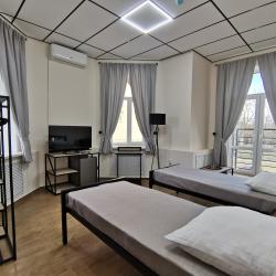 Комната семейная с 2 односпальными кроватями и 1 двухъярусной кроватью №7