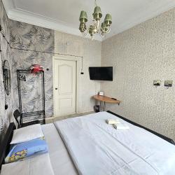 Номер эконом Ренессанс (общие удобства)