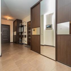 Фото Отель Бoльшая 3-x комнaтнaя кваpтира в центре города