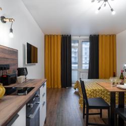 Апартаменты студия RoomyRoom Yellow у Клиники Алмазова