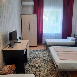 Комната стандарт с 2 односпальными и 1 двуспальной кроватью