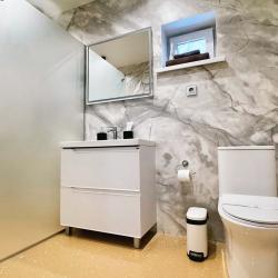 4-местный номер делюкс с 1 двуспальной кроватью