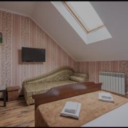 2-комнатный номер стандарт с 1 двуспальной кроватью и диваном