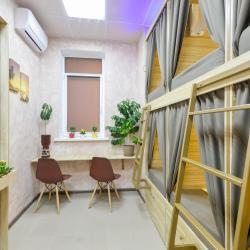 Кровать в 6-местном общем мужском номере