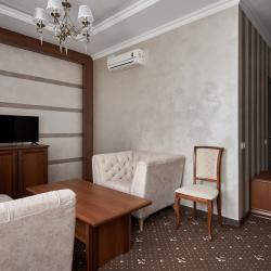 Номер люкс комфорт с 1 двуспальной кроватью