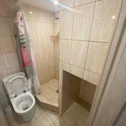 Двухуровневая студия с 1 двуспальной и 2 односпальными кроватями