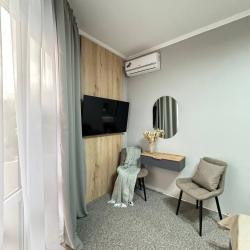 2-комнатный номер полулюкс с 2 односпальными и 1 двуспальной кроватью