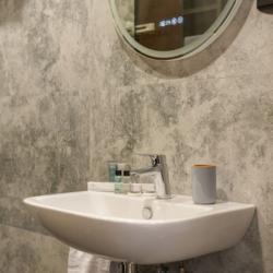 Номер делюкс с 1 двуспальной кроватью и диваном