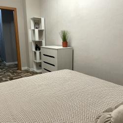 Фото Апартаменты на набережной Ярыгинская 3