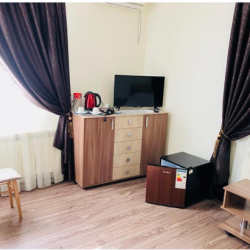 Номер стандарт с 1 односпальной и 1 двуспальной кроватью