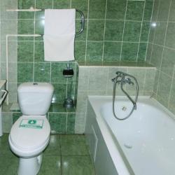 Кровать в 6-местном общем номере