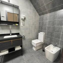 Номер стандарт с 3 односпальными кроватями (с завтраком, мансарда)