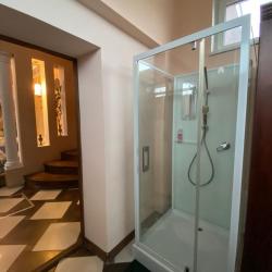 Комната делюкс с 1 односпальной и 1 двуспальной кроватью