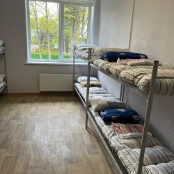 Кровать в 10-местном общем мужском номере