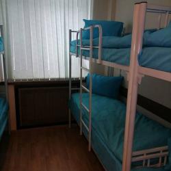 Кровать в 8-местном общем мужском номере