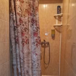 Номер эконом комфорт с 1 односпальной и 1 двуспальной кроватью