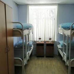 Кровать в 10-местном мужском номере (удобства на этаже)