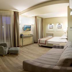 Комната полулюкс с балконом (с завтраком)