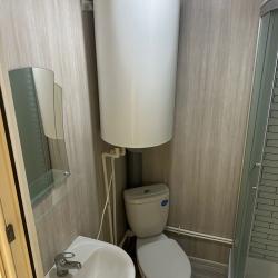 Номер улучшенный с 1 двуспальной кроватью и 1 двухъярусной кроватью