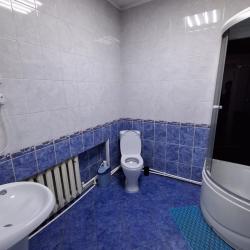 Кровать в 7-местном общем мужском номере